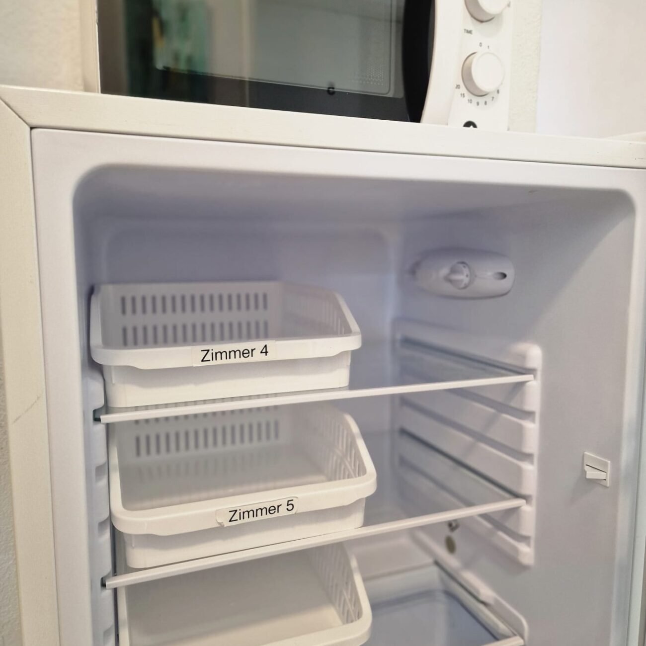 Casa Carmela shared fridge Room to Internal