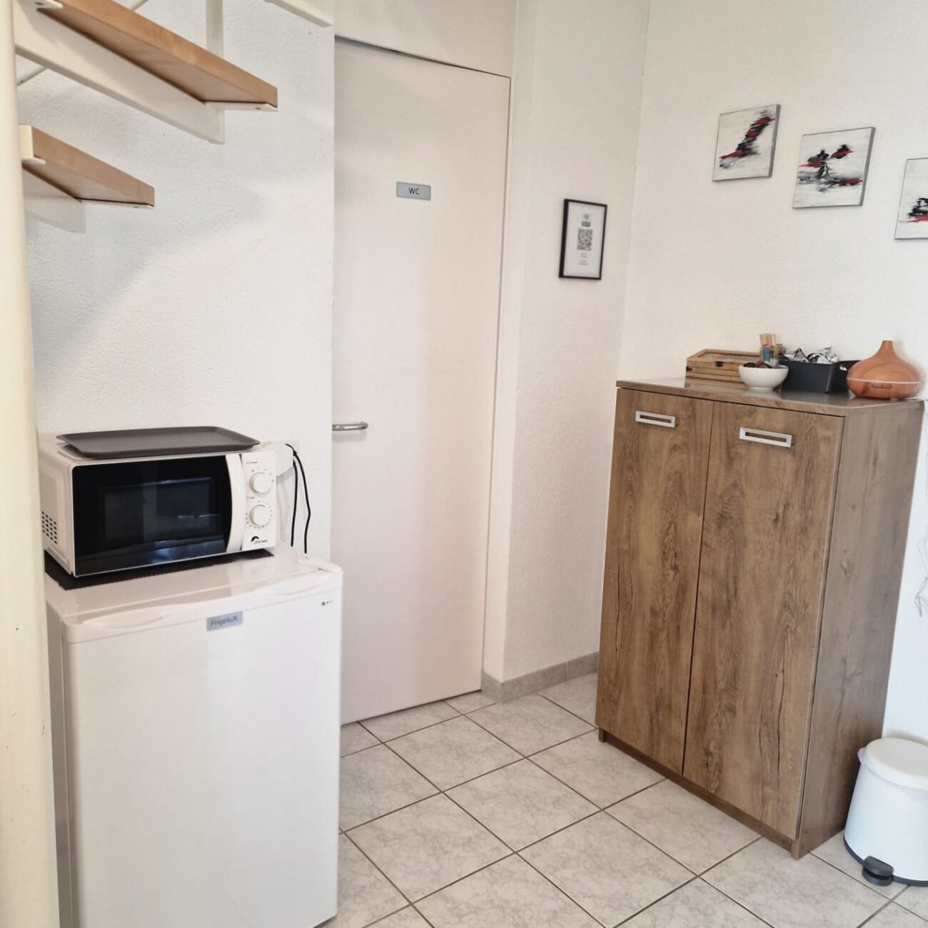 Casa Carmela shared mikrowave and fridge Room to Internal